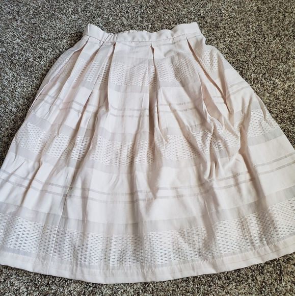 Contemporary skirt, pale pink creme color. - Picture 1 of 5